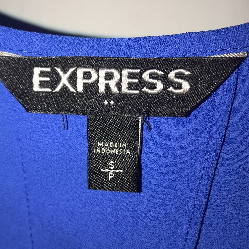 Women’s Express Split-Back Top - Picture 7 of 7